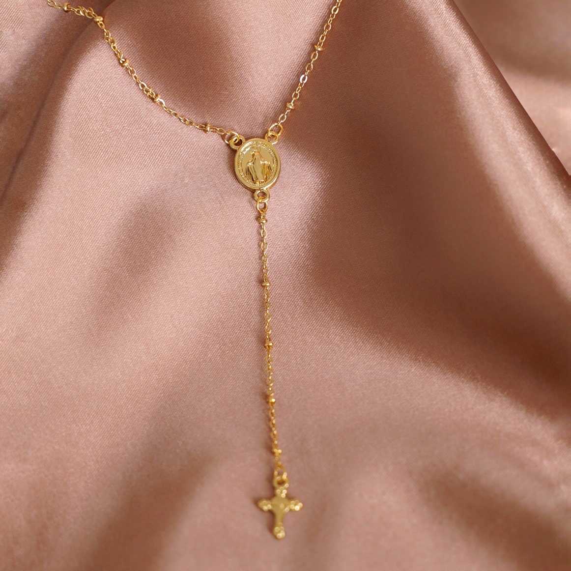 Camándula Vida + Aretes Brillo Pequeños